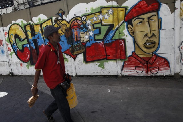 چهره چاوز بر دیوارهای کاراکاس