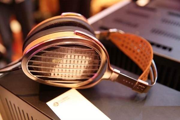 حرفه‌ای‌ترین هدفون دنیا روانه بازار شد