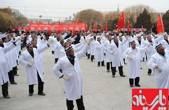 اجبار مسلمانان‌ به‌ رقص‌ در چین! (عکس)