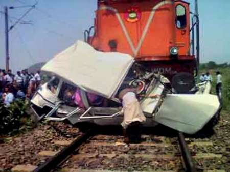 کشته شدن 13تن ازهمراهان یک کاروان عروسی در هند