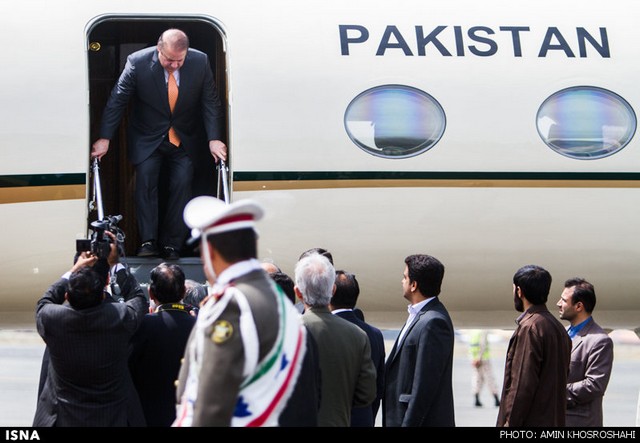 ورود نخست وزیر پاکستان به تهران (عکس)