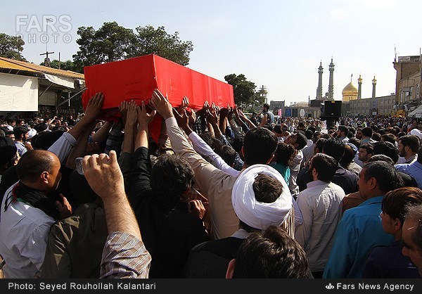 تشییع پیکر شهید مدافع حرم میرزا حسین قربانی در قم (عکس)