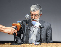 روایت حداد عادل از هزینههایی که احمدینژاد به نظام تحمیل کرد روایت حداد عادل از هزینههایی که احمدینژاد به نظام تحمیل کرد