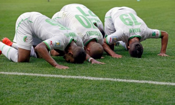 فوتبالیستهایی که در جام جهانی روزه میگیرند فوتبالیستهایی که در جام جهانی روزه میگیرند