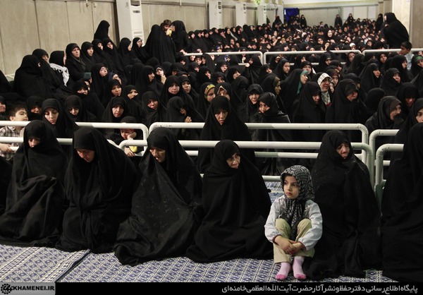 دیدار خانواده‌های شهدای هفتم تیر با رهبری (+عکس)
