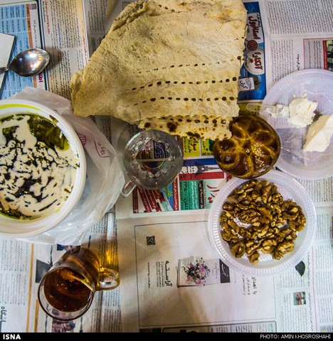 به سادگی افطار ، به برکت رمضان (عکس)