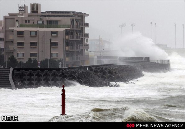 توفان در چین و ژاپن (عکس)