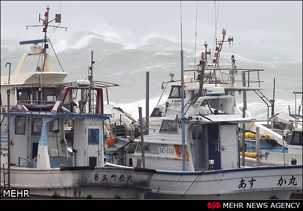 توفان در چین و ژاپن (عکس)