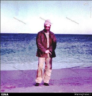 تصویر رهبر انقلاب در ساحل