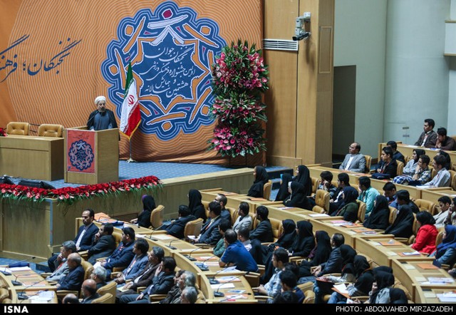 همایش ملی نخبگان جوان با حضور روحانی (عکس)