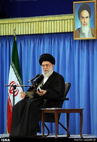 دیدار نخبگان با رهبری (عکس)