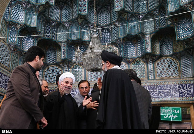 عزاداری عاشورا با حضور روحانی (عکس)