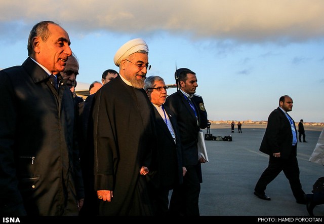 سفر رییس جمهور به باکو (عکس)