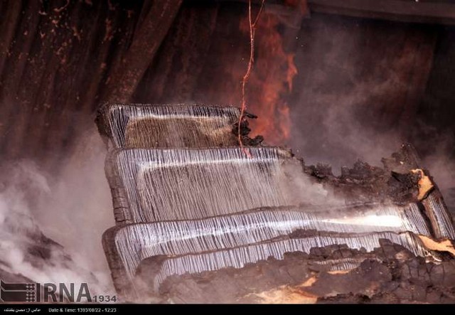 آتش سوزی انبار کالاهای چوبی - مشهد (عکس)