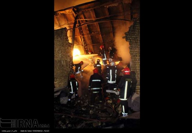 آتش سوزی انبار کالاهای چوبی - مشهد (عکس)