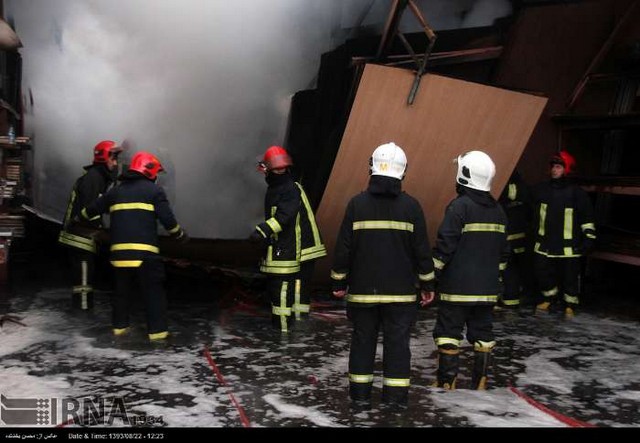 آتش سوزی انبار کالاهای چوبی - مشهد (عکس)