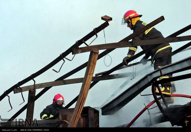 آتش سوزی انبار کالاهای چوبی - مشهد (عکس)