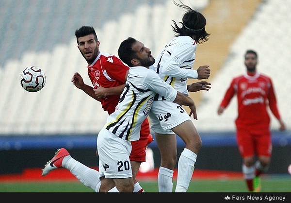 سوشاپنالتی زد، پرسپولیس صعودکرد(+عکس)