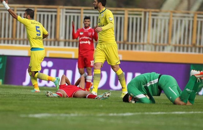 شکست پرسپولیس درخشان مقابل نفت تهران شکست پرسپولیس درخشان مقابل نفت تهران