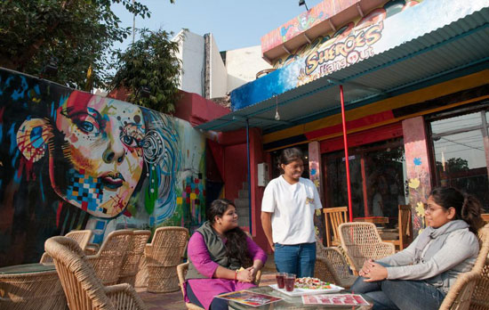 کافه قربانیان اسیدپاشی در هند (+عکس)