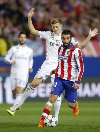 خطر حذف زیرگوش رئال(عکس)