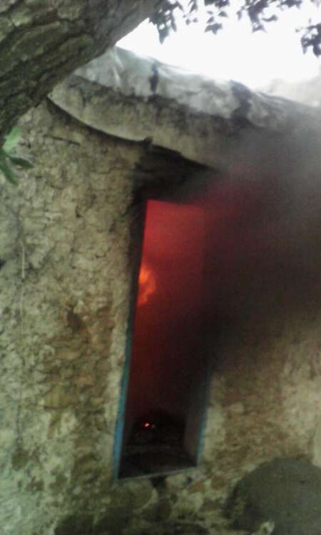 پیرمرد و فرزندان معلولش در خانه ای سوخته!