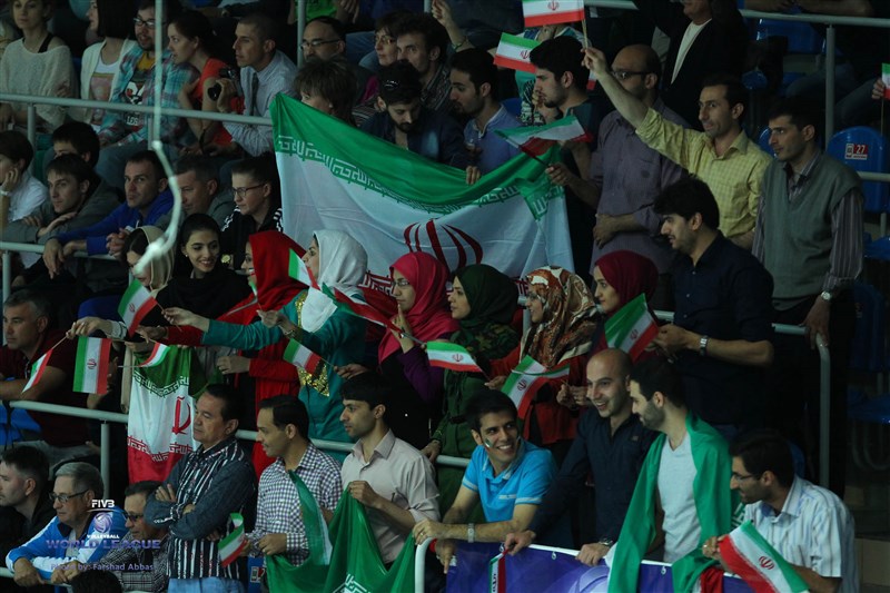 تماشاگران ایرانی و روس در سالن برگزاری مسابقه (گزارش تصویری)