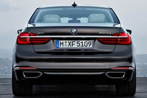 مقایسه‌ای پهلو به پهلو بین دو نسل از سری 7 ب‌ام‌و