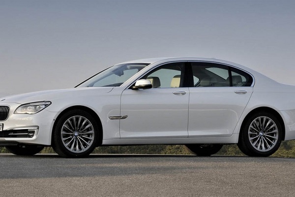 مقایسه‌ای پهلو به پهلو بین دو نسل از سری 7 ب‌ام‌و