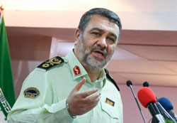 واکنش فرمانده ناجا به فیلم ضرب و شتم یک متهم در شیراز واکنش فرمانده ناجا به فیلم ضرب و شتم یک متهم در شیراز