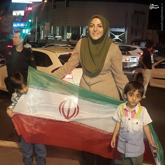 مجری زن در شادی خیابانی برد والیبال (+عکس)