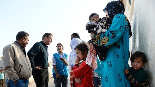 دیدار نخست وزیر انگلیس با آوارگان سوریه (+عکس)