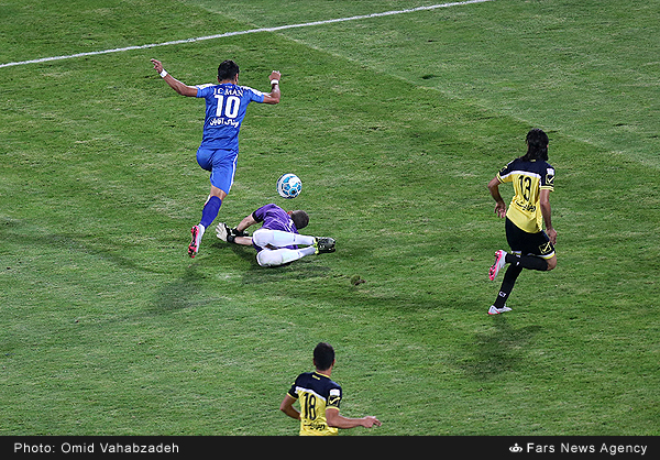 استقلال 3 - 3 راه آهن / داوری جنجالی و ادامه صدرنشین استقلال !(+عکس/ جدول)