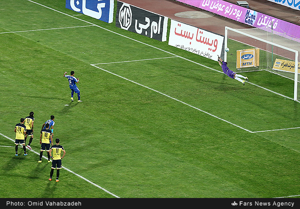 استقلال 3 - 3 راه آهن / داوری جنجالی و ادامه صدرنشین استقلال !(+عکس/ جدول)