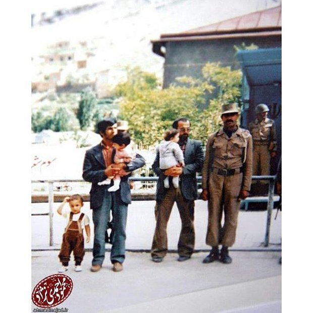 عکسی منتشر نشده از احمدی نژاد در زمان فرمانداری ماکو (+عکس)