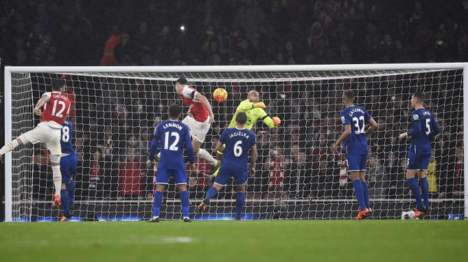 آغاز هفته دهم لیگ برتر انگلیس / شکست مجدد چلسی ، پیروزی و صدرنشینی آرسنال(+جدول/عکس) آغاز هفته دهم لیگ برتر انگلیس / شکست مجدد چلسی ، پیروزی و صدرنشینی آرسنال(+جدول/عکس)