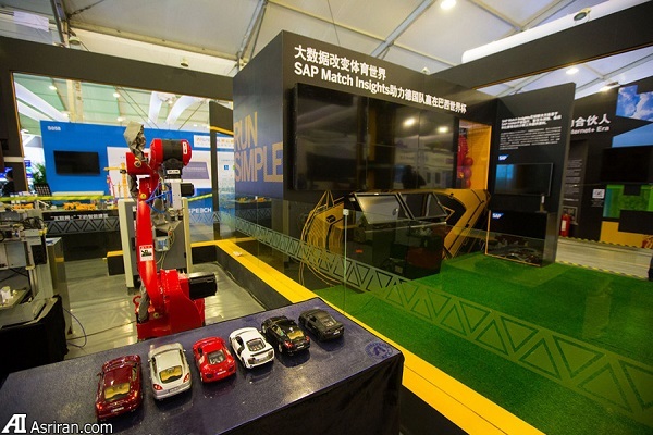 نگاهی گذرا به نمایشگاه «نور اینترنت»