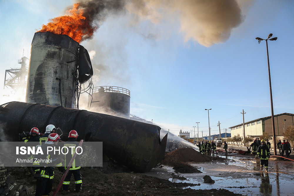 آتش سوزی در کارخانه میعانات نفتی در قم (+عکس)