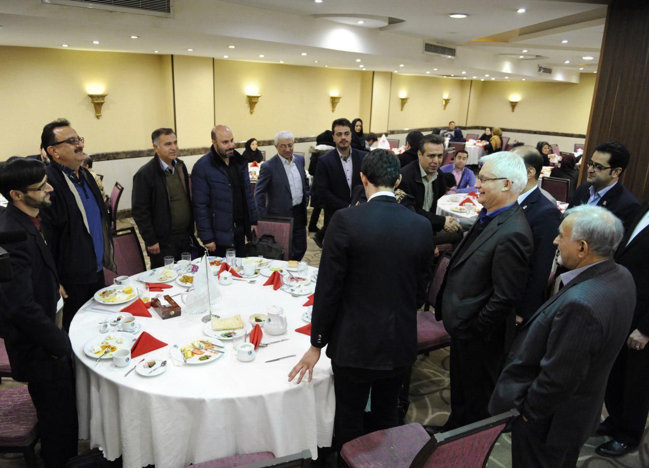 نشست مديران ارشد بانك ايران زمين با اهالي رسانه