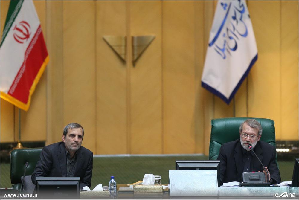 انتقاد شدید لاریجانی: شما چرا به شورای نگهبان چیزی نمی‌گویید؟ لابد می‌ترسید صلاحیت آقایان را رد کند/ دریافتی‌های آنان از مجلس مشخص است؛ بنابراین آنقدر جانماز آب نکشند