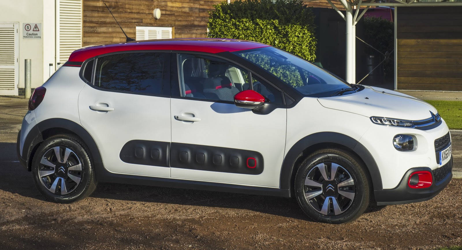 جایزه بهترین خودروی سال 2017 اروپا تعلق میگیرد به ... جایزه بهترین خودروی سال 2017 اروپا تعلق میگیرد به ...