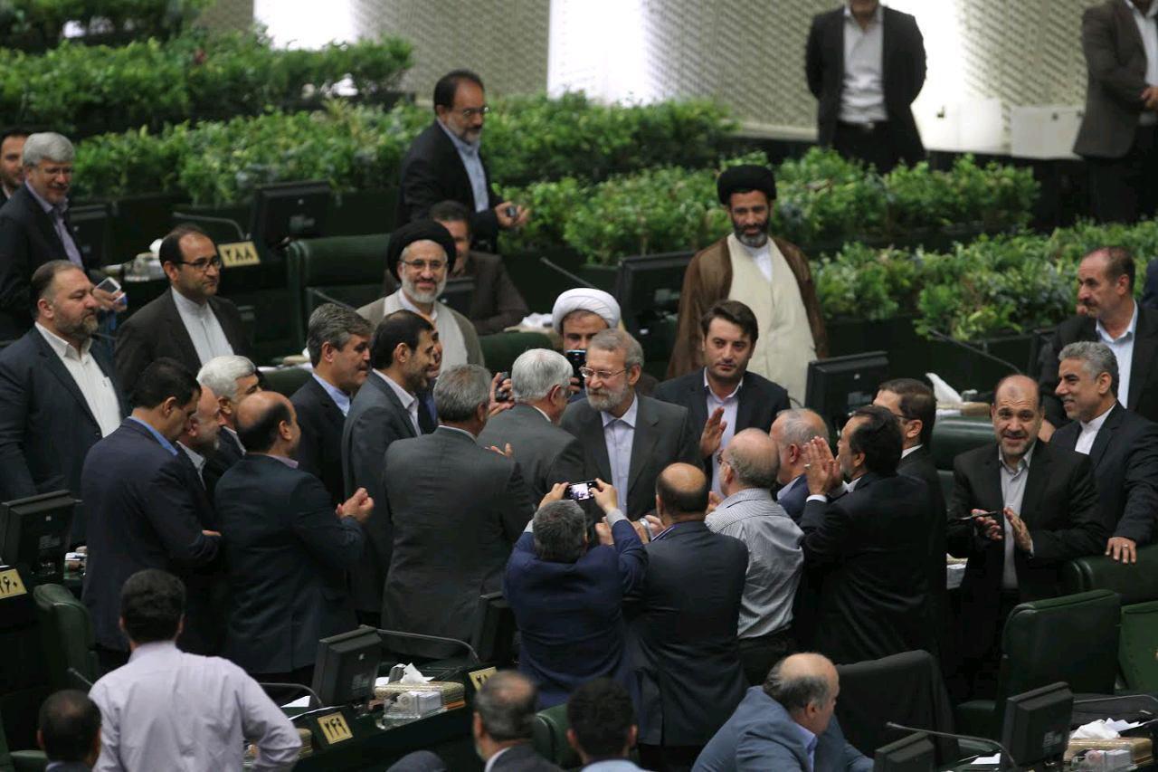 بازی میانه روها ؛ درباره رقابت لاریجانی-‌‌‌عارف