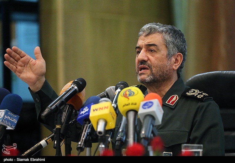 فرمانده کل سپاه: نفوذ بعد از برجام و فضای دست‌دادن و خندیدن جدی شده است/ برخی نگاه‌های انحرافی دل مقام معظم رهبری را خون کرده است