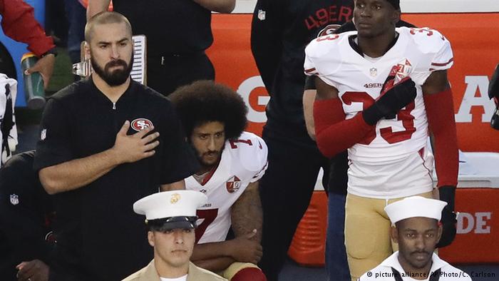 دفاع اوباما از ورزشکار آمریکایی که برای سرود ملی برنخواست / او حق اعتراض دارد