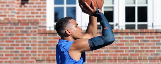 آستین هوشمندی که مربی شخصی بسکتبال است (+عکس)