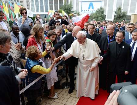 پاپ وارد جمهوری آذربایجان شد