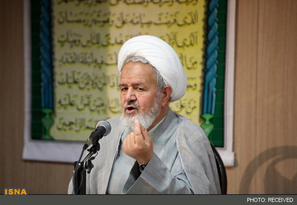 نماینده ولی‌فقیه در سپاه: وقتی رهبری صلاح نمی دانند فردی در انتخابات نامزد شود، باید بگوییم لبیک یا خامنه‌ای/ اگر رهبری حکمی صادر کنند، نباید دنبال فلسفه آن باشیم