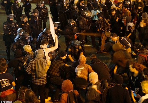 ادامه تظاهرات در آمریکا بر سر انتخاب رئیس جمهور (+عکس)