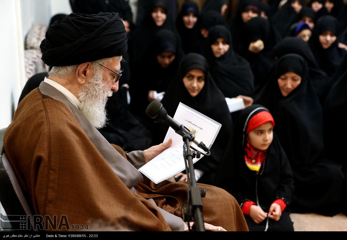 دیدار جمعی از خانواده‌های شهدای مدافع حرم با مقام معظم رهبری (+عکس)