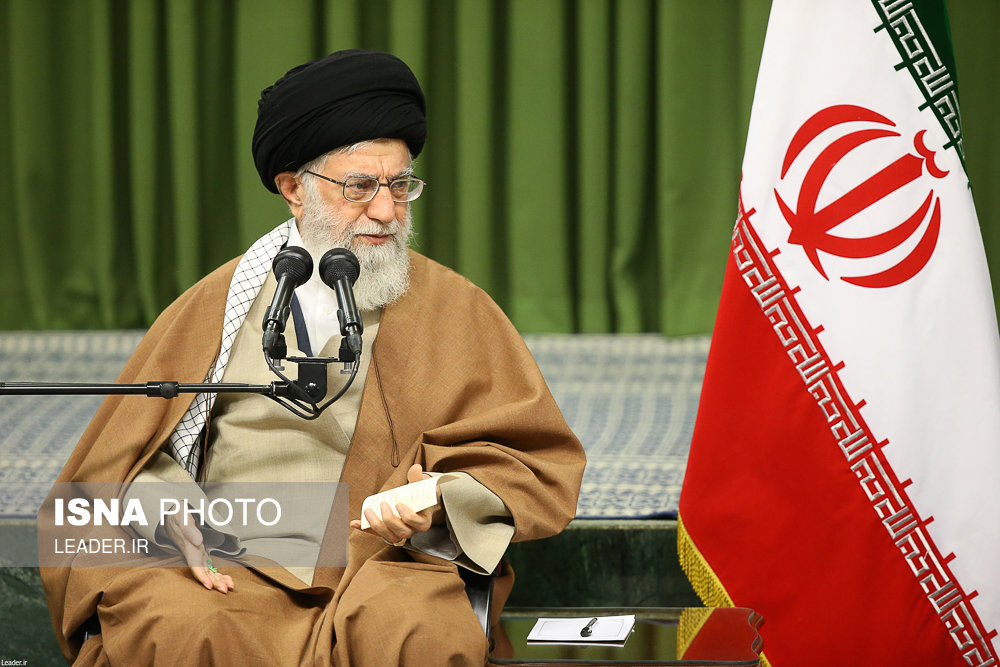 مقام معظم رهبری: سعودی&zwnj;ها در حال خیانت به امت اسلامی هستند/ نگذاریم برای رژیم صهیونیستی حاشیه امن درست شود/ غلط زیادی امریکا درباره قدس به سرانجام نمی&zwnj;رسد